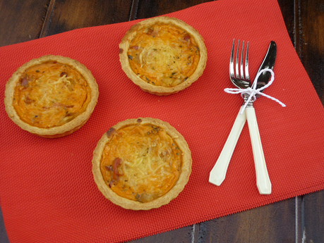 Mini quichés de patata y jamón serrano