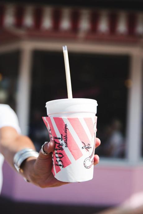 Scottsdale-Levis-Stripes-Oysho-Outfit-Road_Trip-Arizona-Collage_Vintage-17