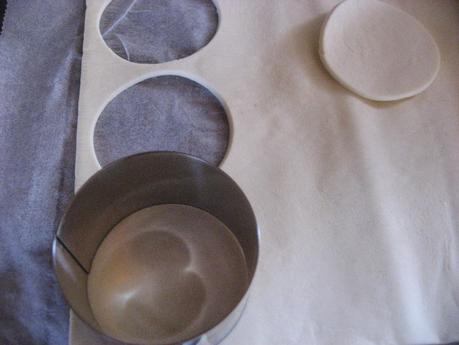 PASTELILLO DE CREMA, NATA Y FRUTOS ROJOS