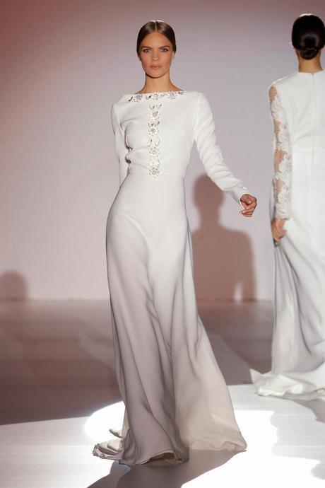 La diseñadora Juana Martín realza con sus vestidos de novia la belleza femenina en la Pasarela Gaudí 2014