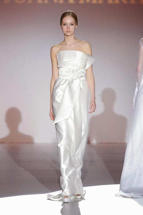 La diseñadora Juana Martín realza con sus vestidos de novia la belleza femenina en la Pasarela Gaudí 2014