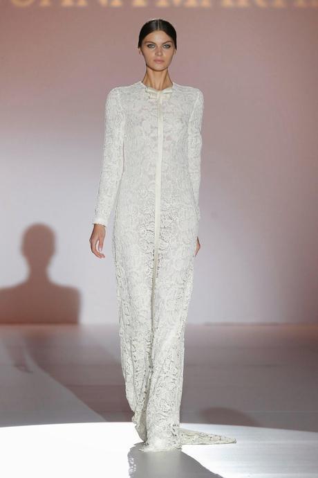 La diseñadora Juana Martín realza con sus vestidos de novia la belleza femenina en la Pasarela Gaudí 2014