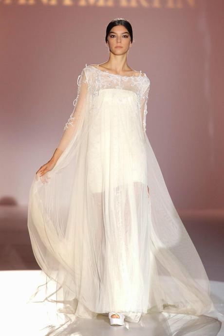 La diseñadora Juana Martín realza con sus vestidos de novia la belleza femenina en la Pasarela Gaudí 2014