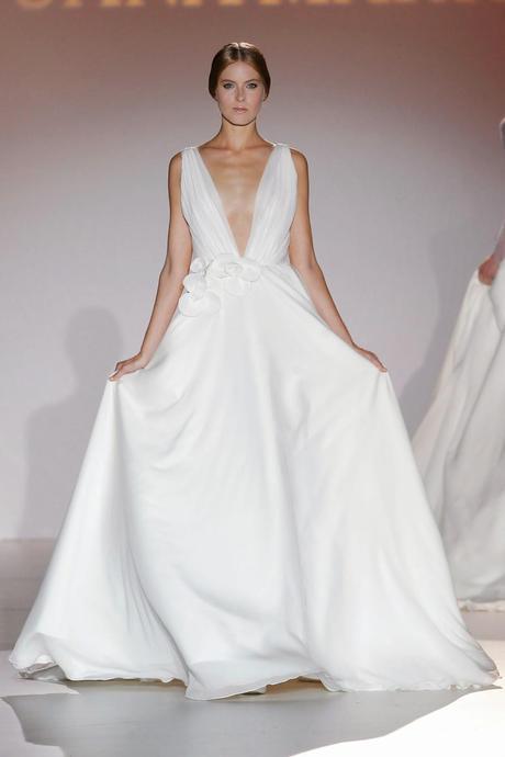 La diseñadora Juana Martín realza con sus vestidos de novia la belleza femenina en la Pasarela Gaudí 2014