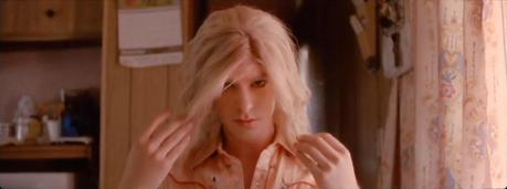 Andrew Garfield se traviste en el nuevo video de Arcade Fire para 'We Exist'