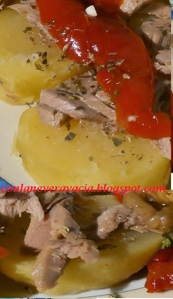 BACALAO FRITO CON ENSALADA DE PATATA Y ESCALIVADA