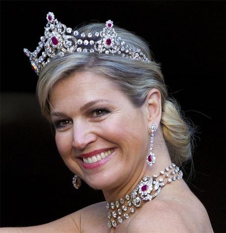Máxima de Holanda en gala con cuerpo diplomático