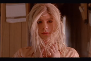 Arcade Fire estrenan videoclip con Andrew Garfield de travesti