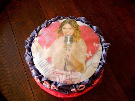 TARTA VIOLETTA CON OBLEA Y BUTTERCREAM TARTA VIOLETTA CON OBLEA Y BUTTERCREAM