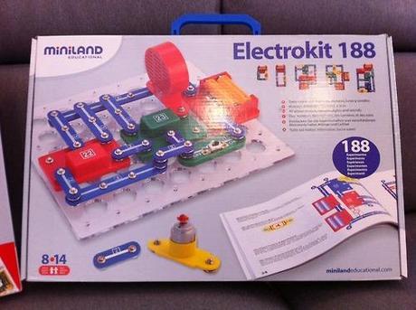 NUESTRA EXPERIENCIA CON LOS JUGUETES EDUCATIVOS MINILAND
En casa...