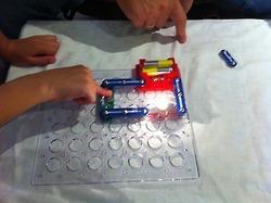 NUESTRA EXPERIENCIA CON LOS JUGUETES EDUCATIVOS MINILAND
En casa...