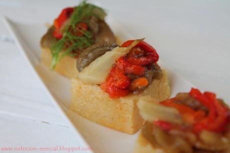 Montaditos de escalivada de hinojo y polenta.