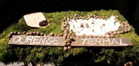 Mayo que representa la termas, reclamo turístico por excelencia de la ciudad de Ourense. Foto: Sara Gordón