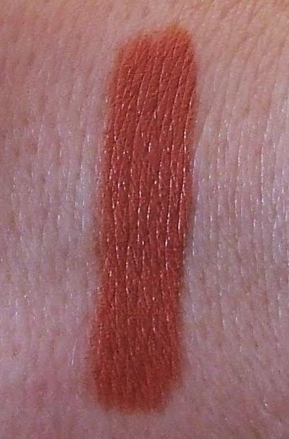 “Lip Twist” – los nuevos labiales jumbo de ETRE BELLE