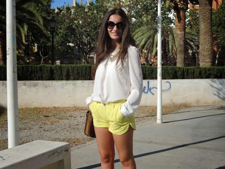 PAILLETES BLOUSE + FLUOR SHORTS