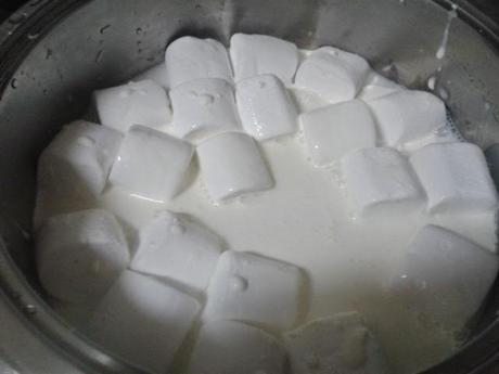 Bizcoflan de nubes y melocotón en almíbar (Microondas)