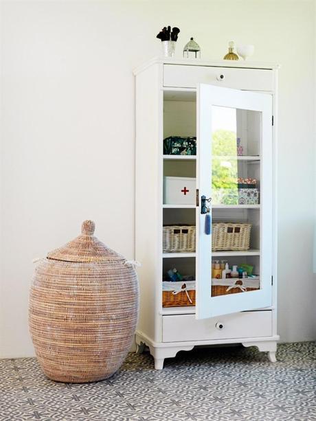 UNA CASITA DE ESTILO NÓRDICO AL BORDE DEL LAGO UNA CASITA DE ESTILO NÓRDICO AL BORDE DEL LAGO