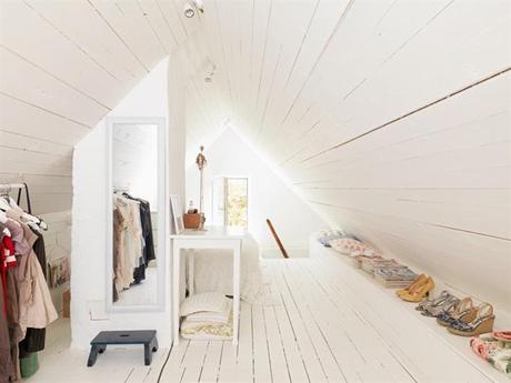 UNA CASITA DE ESTILO NÓRDICO AL BORDE DEL LAGO UNA CASITA DE ESTILO NÓRDICO AL BORDE DEL LAGO