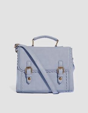 Pon un toque de color con los bolsos de Asos.