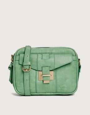 Pon un toque de color con los bolsos de Asos.