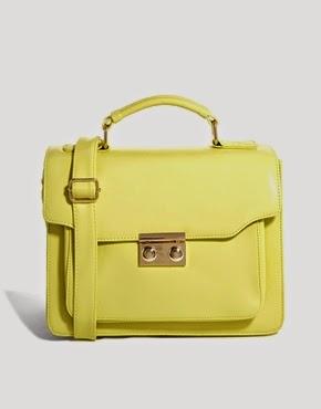 Pon un toque de color con los bolsos de Asos.