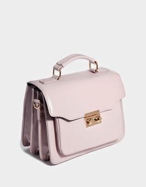 Pon un toque de color con los bolsos de Asos.