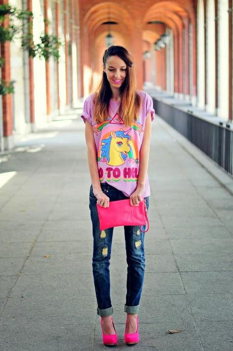 CAMISETA DE UNICORNIO Y ZAPATOS ROSAS