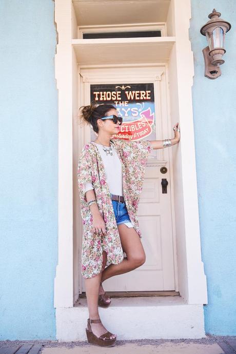 TOMBSTONE-Arizona-Trip-Road-Collage_Vintage-Levis-Floral_Kimono-Outfit-Street_Style-64