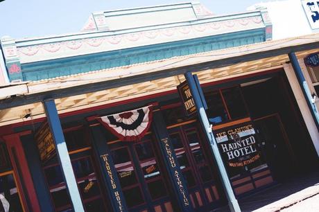 TOMBSTONE-Arizona-Trip-Road-Collage_Vintage-Levis-Floral_Kimono-Outfit-Street_Style-10