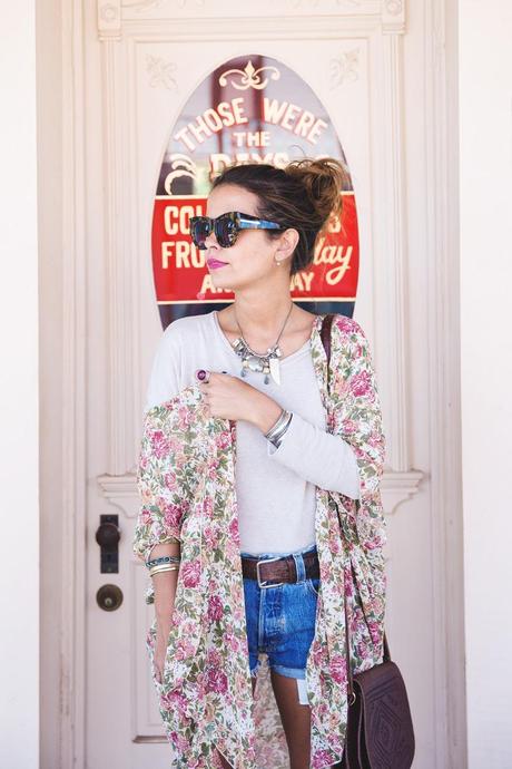 TOMBSTONE-Arizona-Trip-Road-Collage_Vintage-Levis-Floral_Kimono-Outfit-Street_Style-56