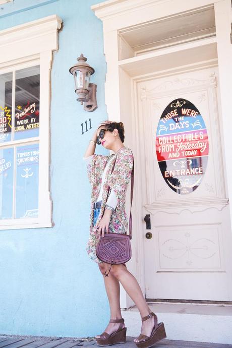 TOMBSTONE-Arizona-Trip-Road-Collage_Vintage-Levis-Floral_Kimono-Outfit-Street_Style-49