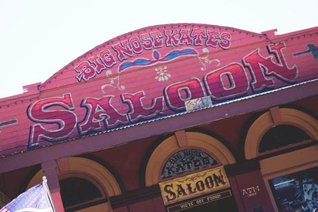 TOMBSTONE-Arizona-Trip-Road-Collage_Vintage-Levis-Floral_Kimono-Outfit-Street_Style-12