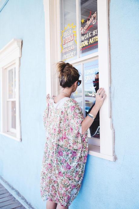 TOMBSTONE-Arizona-Trip-Road-Collage_Vintage-Levis-Floral_Kimono-Outfit-Street_Style-45
