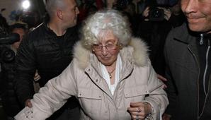 INTERNAN Y DEBEN OPERAR A LA MADRE DE CFK