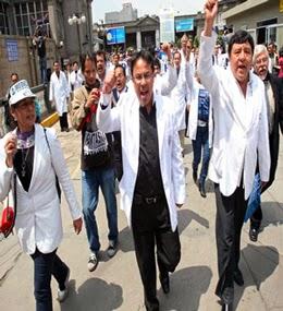 56% DELA POBLACIÓN RECHAZA HUELGA MEDICA...