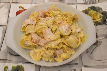 Raviolis rellenos de trufa blanca y queso grana padano con pavo