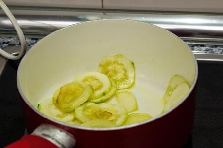 Raviolis rellenos de trufa blanca y queso grana padano con pavo Raviolis rellenos de trufa blanca y queso grana padano con pavo