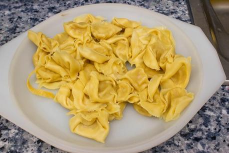 Raviolis rellenos de trufa blanca y queso grana padano con pavo Raviolis rellenos de trufa blanca y queso grana padano con pavo