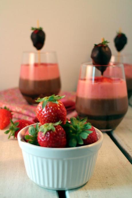 Chocolate & strawberry pudding over ginger crust