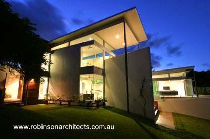 Casa contemporánea australiana vista nocturna de un sector posterior