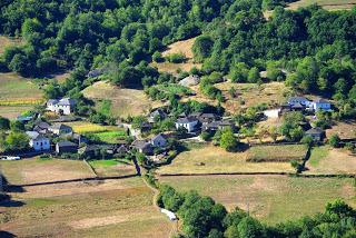 Ibias, Senda del oro, vista de Lagüeiro