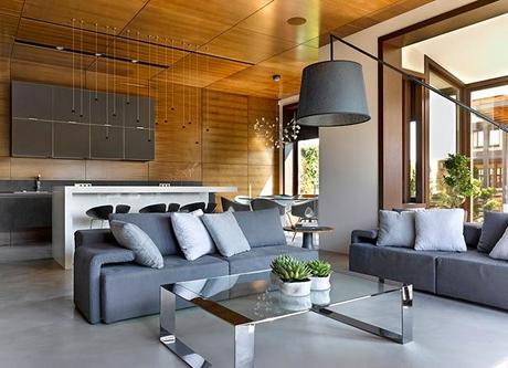 Casa Moderna con Terminaciones de Nogal