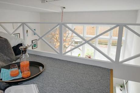 Ingeniosa distribución en 38 m² interiores espacios pequeños estilo nórdico escandinavo dormitorio en altillo distribución piso ingeniosa decoración pisos pequeños decoración nórdica cocinas pequeñas nórdicas blog decoración nórdica