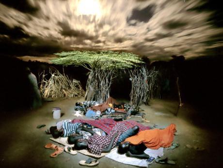 THE DREAMING FAMILY - Alejandro Chaskielberg