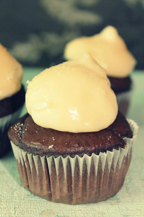 CUPCAKES DE CHOCOLATE Y CREMÉ BRULEÉ