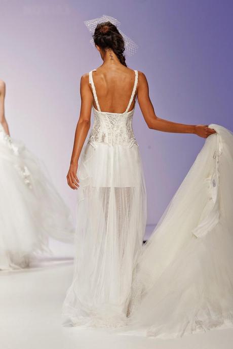 Es Tendencia: vestidos de novia con espaldas descubiertas