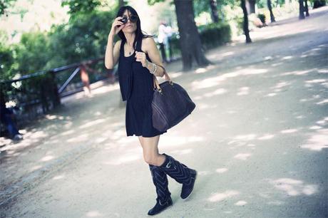 street style barbara crespo el retiro black hector boots fashion blogger outfit blog de moda lbd