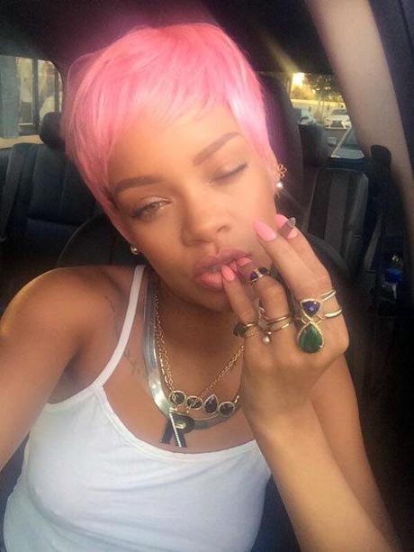 Rihanna pelo rosa
