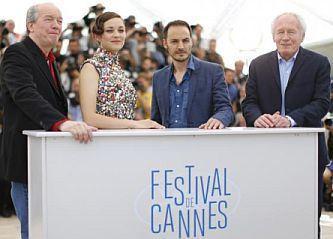 Los hermanos Dardenne en el 67° Festival de Cannes. Escoltan a los actores protagónicos Marion Cotillard y a Fabrizio Rongione.