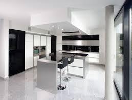 Cocinas modernas decoradas en blanco y negro